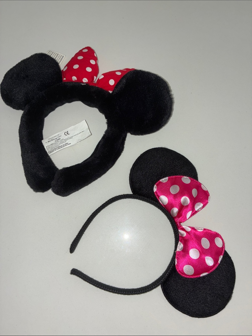 WALT DISNEY Minnie Mouse EUC Festive Black Headbands With Red/Pink Polka Dot Bow